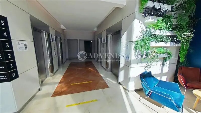 Office in Villepinte for lease - Lobby - Image 2 of 8