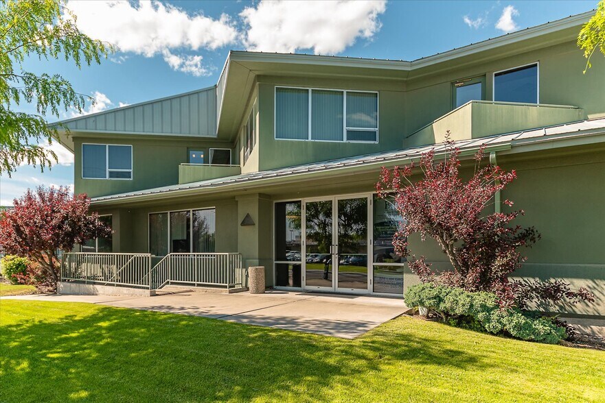 1240 Pioneer Way S, Moses Lake, WA à vendre - Photo du bâtiment - Image 3 de 25