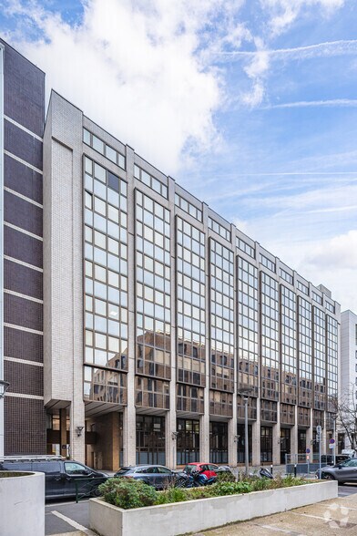 41 Rue Des Trois Fontanot, Nanterre for lease - Building Photo - Image 3 of 10