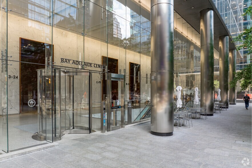 333 Bay St, Toronto, ON à louer - Photo du bâtiment - Image 3 de 5