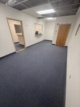 1000 US Highway 9 N, Woodbridge, NJ for lease Interior Photo- Image 2 of 6