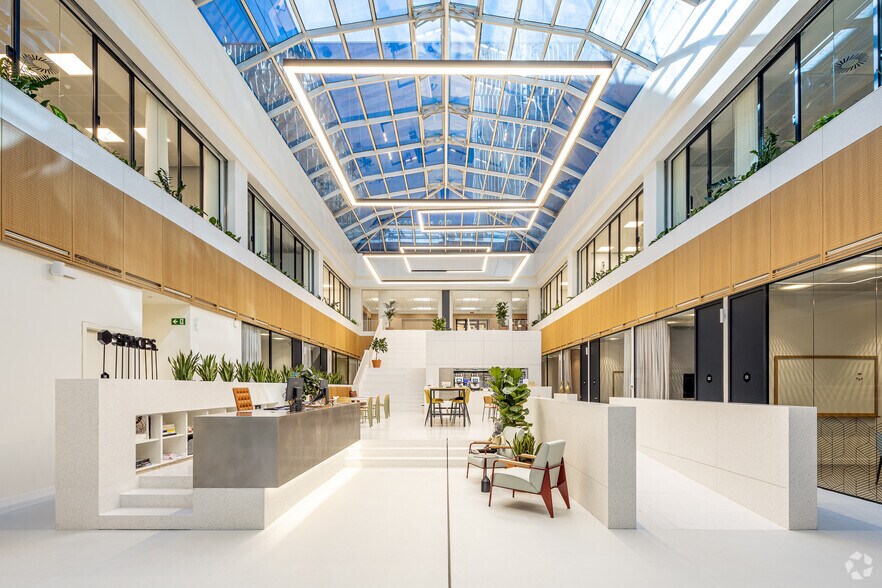 Avenida General Perón, 40, Madrid, Madrid for lease - Lobby - Image 3 of 23