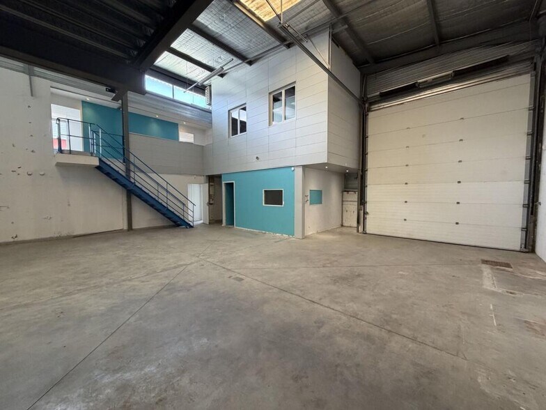 Flex dans Brignais à louer - Photo du bâtiment - Image 3 de 7