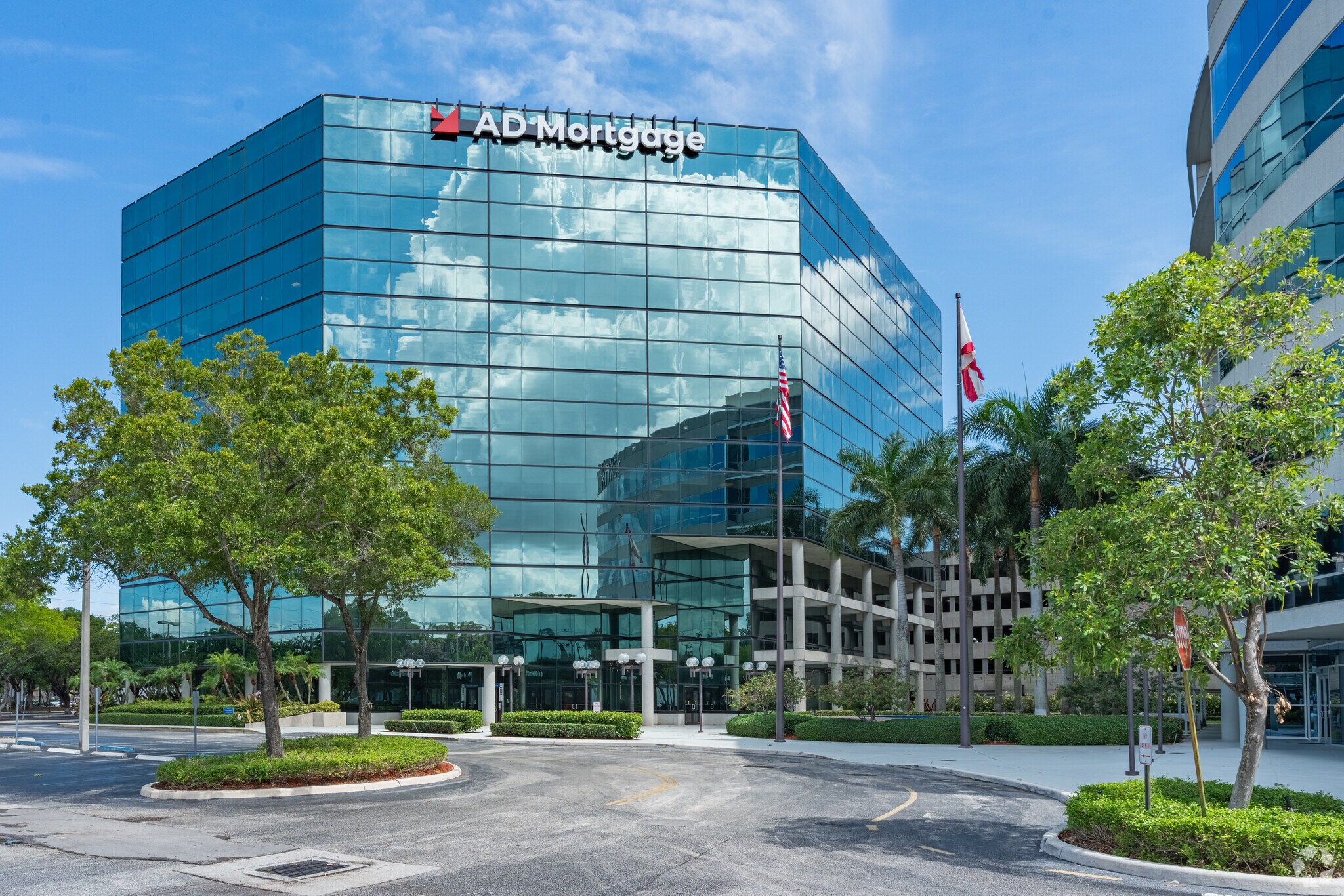 899 W Cypress Creek Rd, Fort Lauderdale, FL à louer Photo du bâtiment- Image 1 de 34