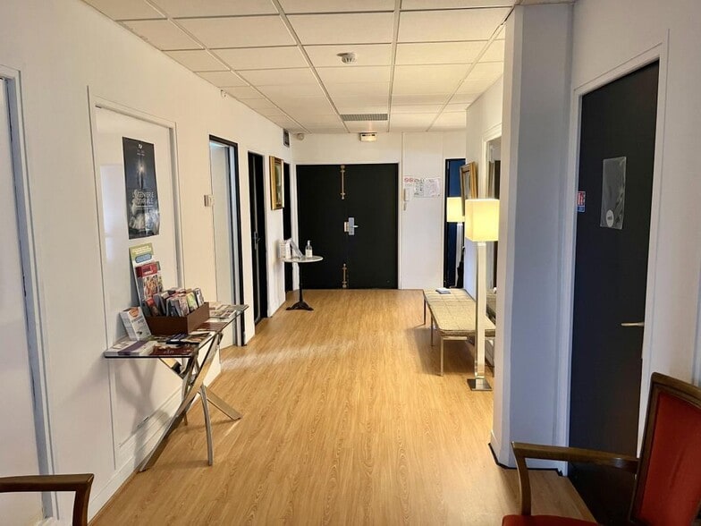 Office in Chatou for sale - Interior Photo - Image 3 of 11