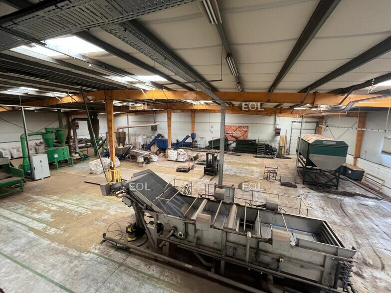 Industrial in Les Mureaux for lease - Building Photo - Image 2 of 7