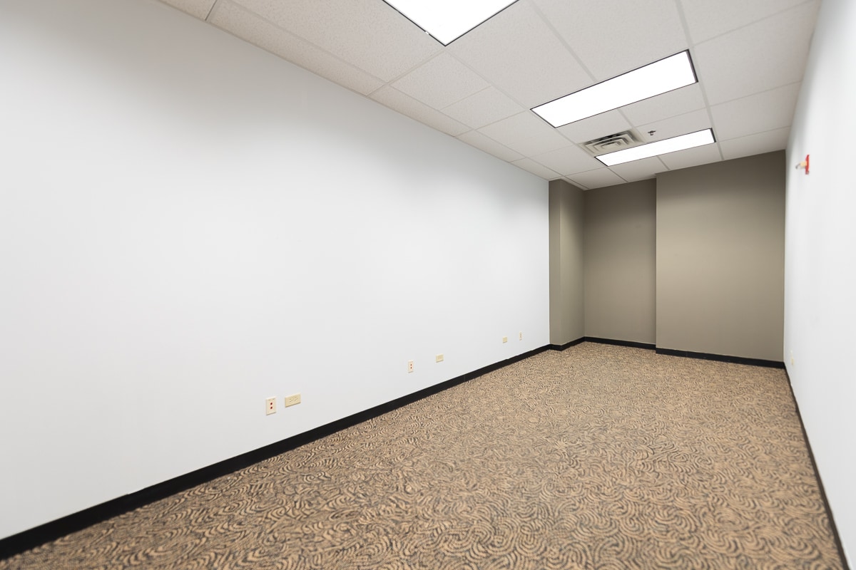 17 N State St, Chicago, IL for lease Interior Photo- Image 1 of 3