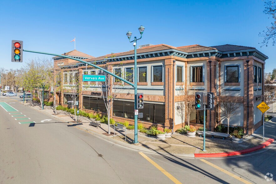 900 Main St, Pleasanton, CA à louer - Photo du bâtiment - Image 2 de 22