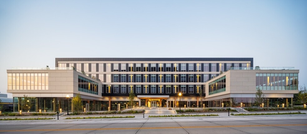 1501 Mike Fahey St, Omaha, NE for lease - Building Photo - Image 2 of 12