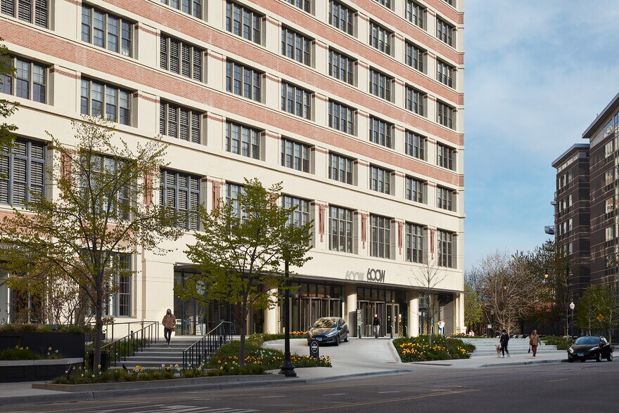 600 W Chicago Ave, Chicago, IL à louer - Photo du bâtiment - Image 2 de 22