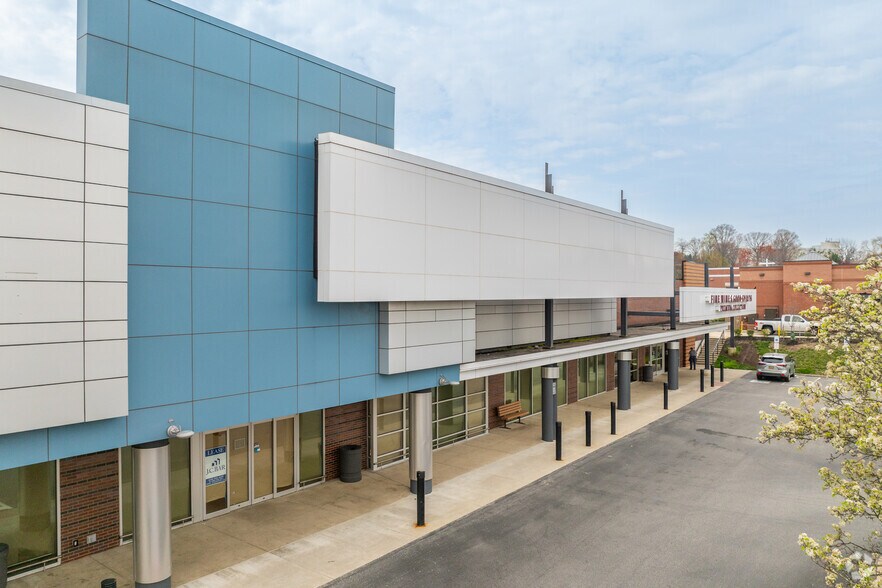 125 W Dekalb Pike, King Of Prussia, PA à louer - Photo du bâtiment - Image 2 de 8