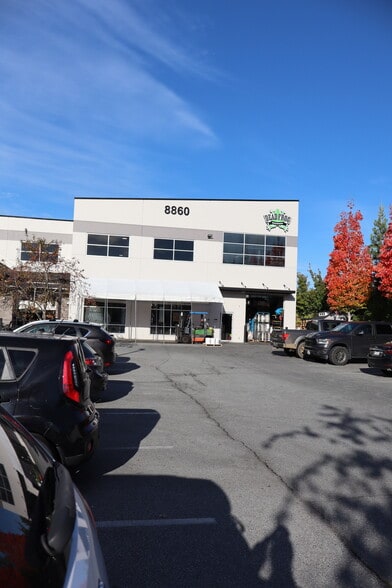 8860 201 St, Langley Twp, BC à vendre - Photo du bâtiment - Image 3 de 8