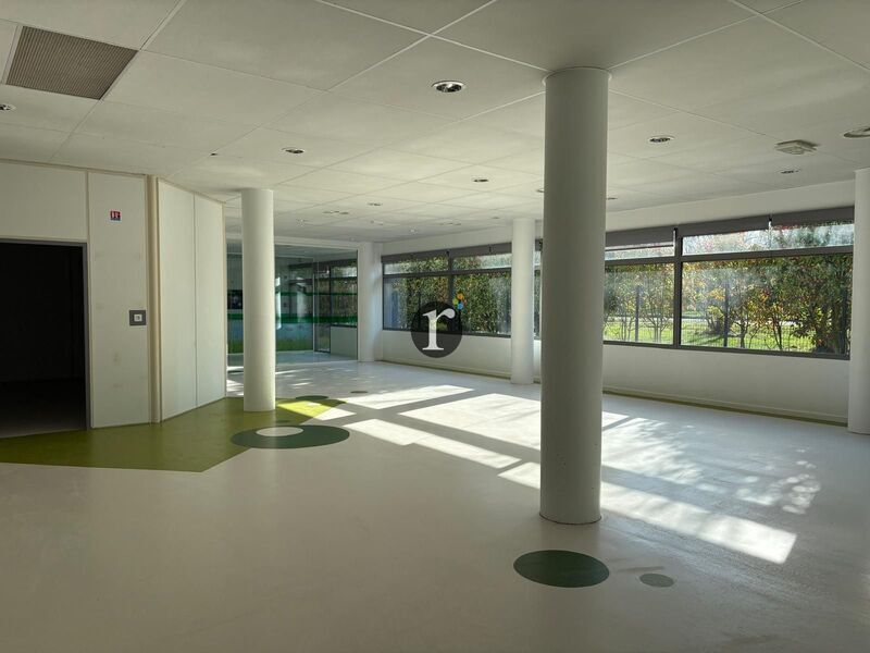 Retail in VILLENEUVE-D'ASCQ for lease Interior Photo- Image 1 of 4