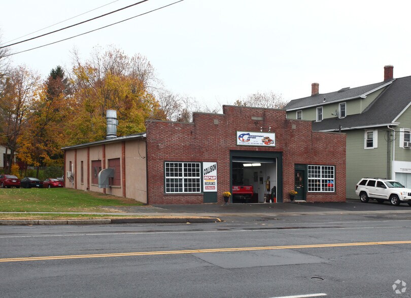 744 Enfield St, Enfield, CT à louer - Photo du bâtiment - Image 2 de 2