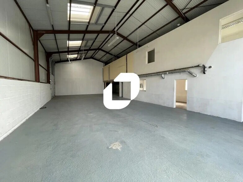 Flex in Reims for lease - Building Photo - Image 2 of 14