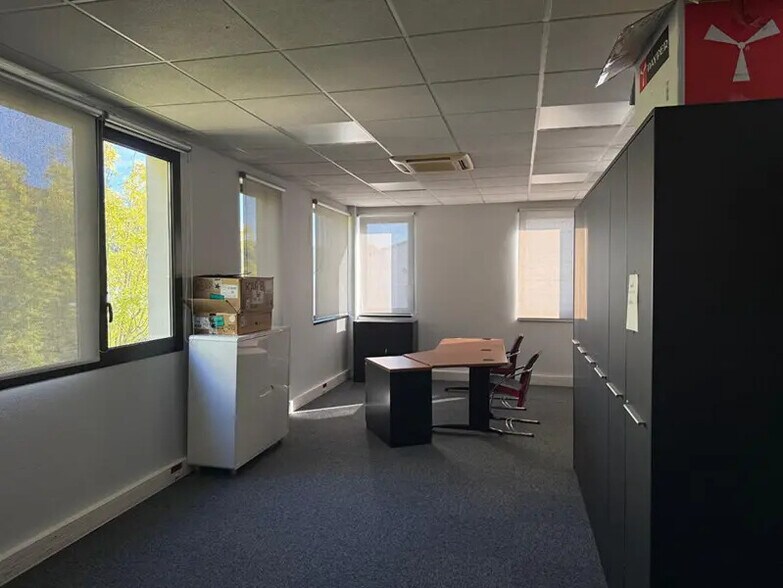 Office in Besançon for lease - Interior Photo - Image 2 of 4