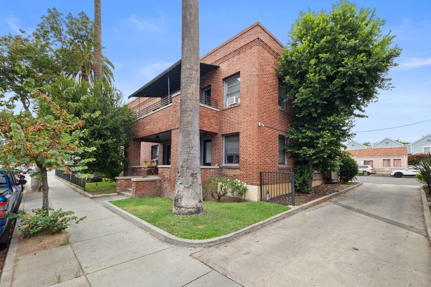 239 E Villa St, Pasadena, CA for sale - Building Photo - Image 2 of 17