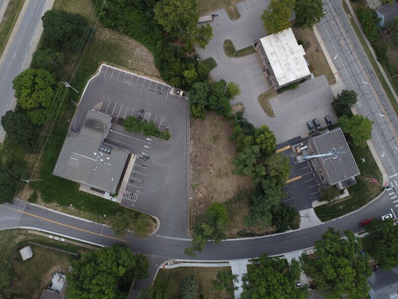 4716 W 60th St, Mission, KS à vendre - Photo du bâtiment - Image 2 de 12