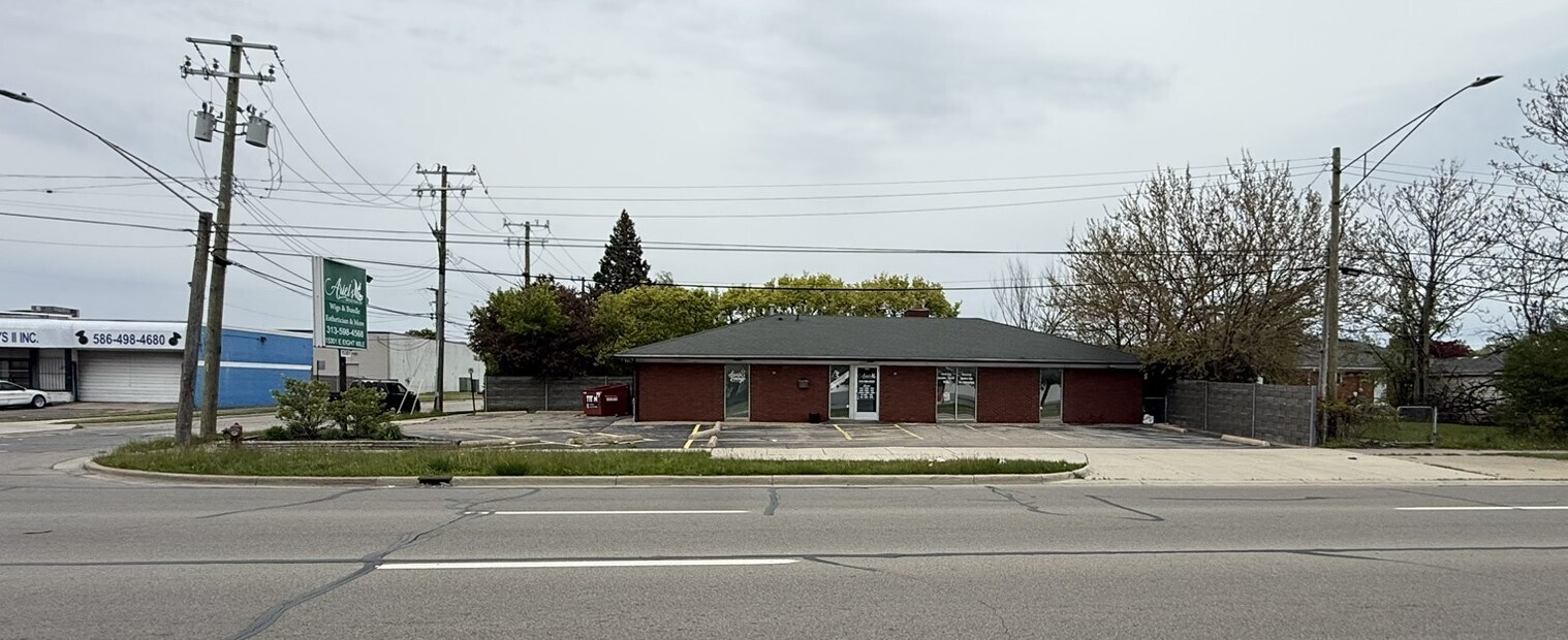 15301 E 8 Mile Rd, Eastpointe, MI for lease Building Photo- Image 1 of 9