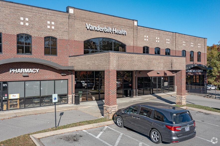 800 Weatherly Dr, Clarksville, TN à louer - Photo du bâtiment - Image 2 de 5