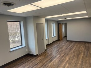 1328-1346 Wheaton Dr, Troy, MI à louer Photo intérieure- Image 1 de 8