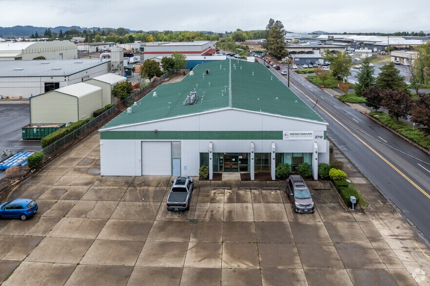 2710-2720 W 5th Ave, Eugene, OR à louer - Photo du bâtiment - Image 2 de 4