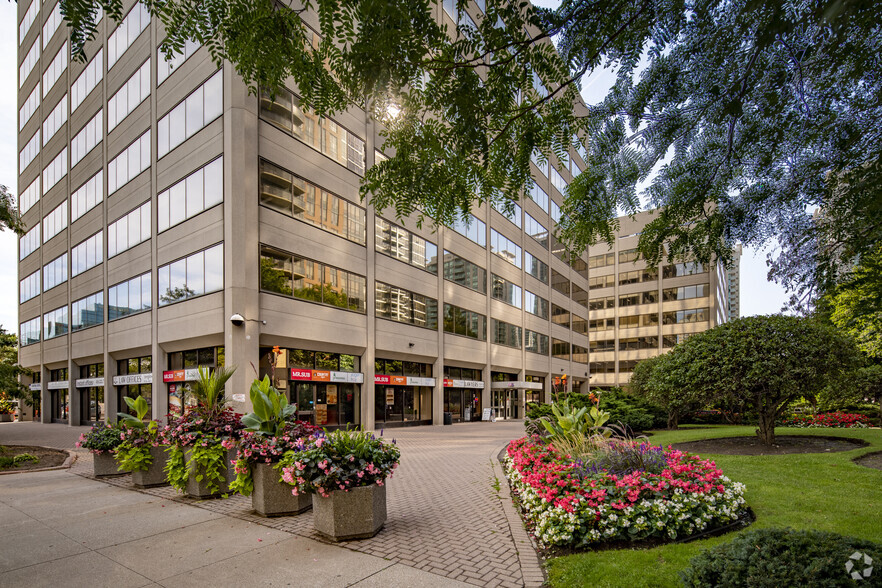 45 Sheppard Ave E, Toronto, ON à louer - Photo du bâtiment - Image 3 de 7