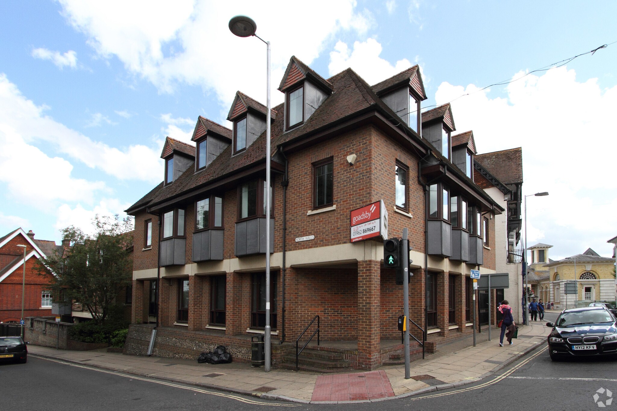 1-2 Crown Walk, Winchester for lease Primary Photo- Image 1 of 13