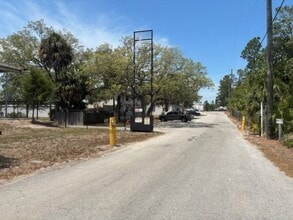 3617 Commercial Way, Spring Hill, FL à louer Photo du bâtiment- Image 2 de 12