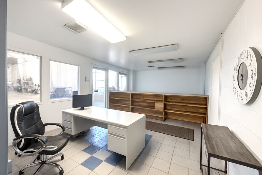 712 Frontier Dr, Fergus Falls, MN à louer - Photo du bâtiment - Image 3 de 12