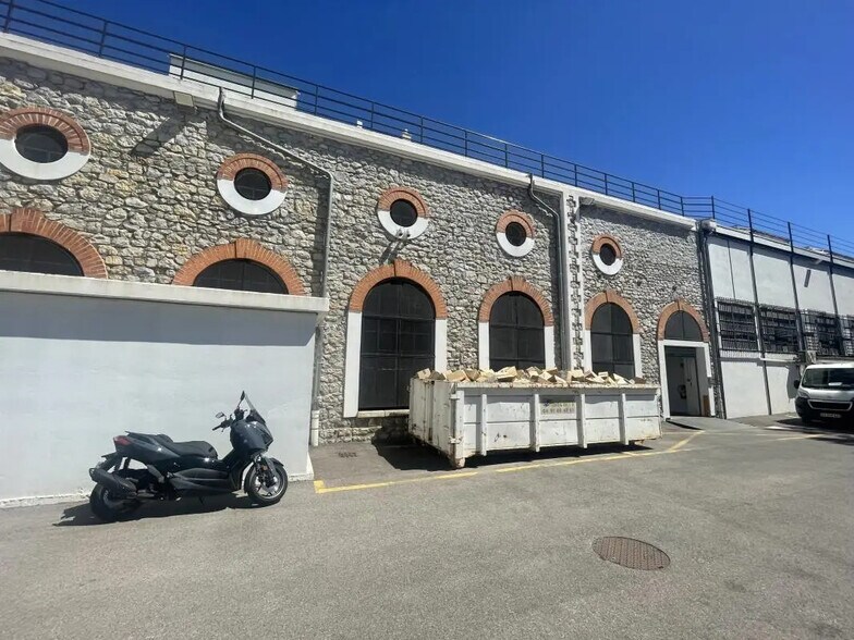 Bureau dans Marseille à louer - Photo du bâtiment - Image 2 de 13