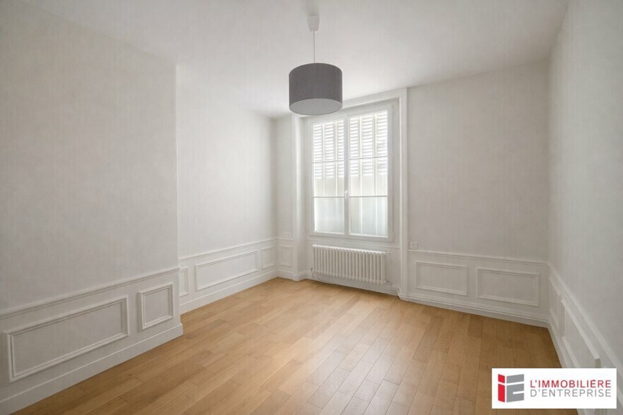 Office in Rennes for lease - Interior Photo - Image 2 of 6