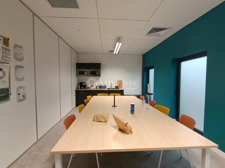 Office in Villeneuve-d'Ascq for lease - Building Photo - Image 2 of 7