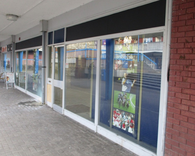 Bettws Shopping Centre Centre, Bettws à vendre - Photo du bâtiment - Image 1 de 1