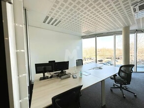 Flex in Évry-Courcouronnes for lease Interior Photo- Image 2 of 13