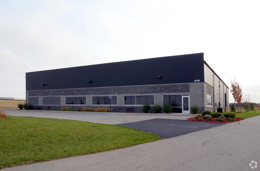 4774 E Paris Ave SE, Grand Rapids, MI à louer - Photo du bâtiment - Image 2 de 4