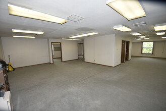 11516 N Port Washington Rd, Mequon, WI for lease Interior Photo- Image 2 of 7