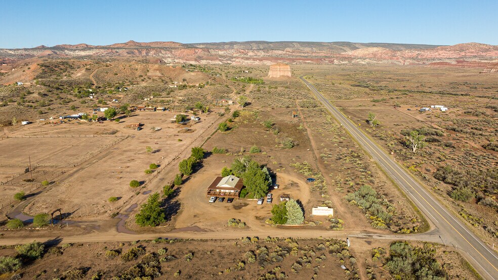 2040 Long Rd Cyn, Kanab, UT à vendre - Photo du bâtiment - Image 2 de 38