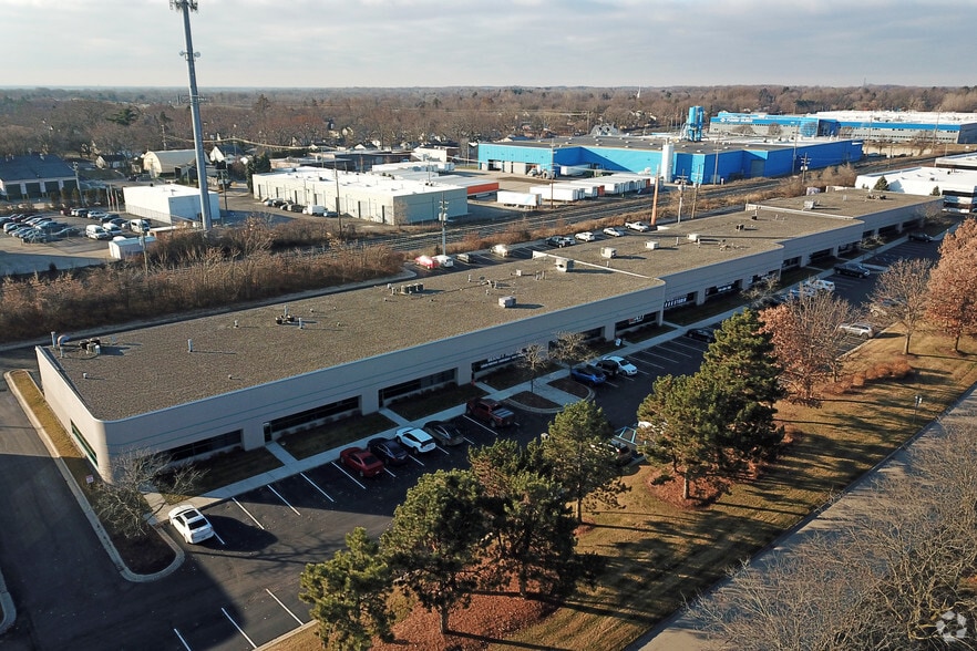 44099 Plymouth Oaks Blvd, Plymouth, MI for lease - Aerial - Image 2 of 6