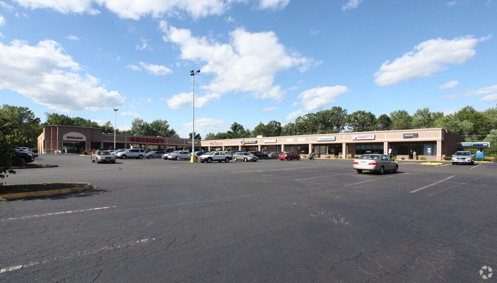 38-40 Tunxis Ave, Bloomfield, CT à louer - Photo principale - Image 1 de 15