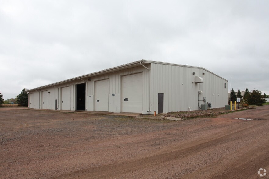 2725 Arbor Ct, Eau Claire, WI for sale - Building Photo - Image 2 of 2