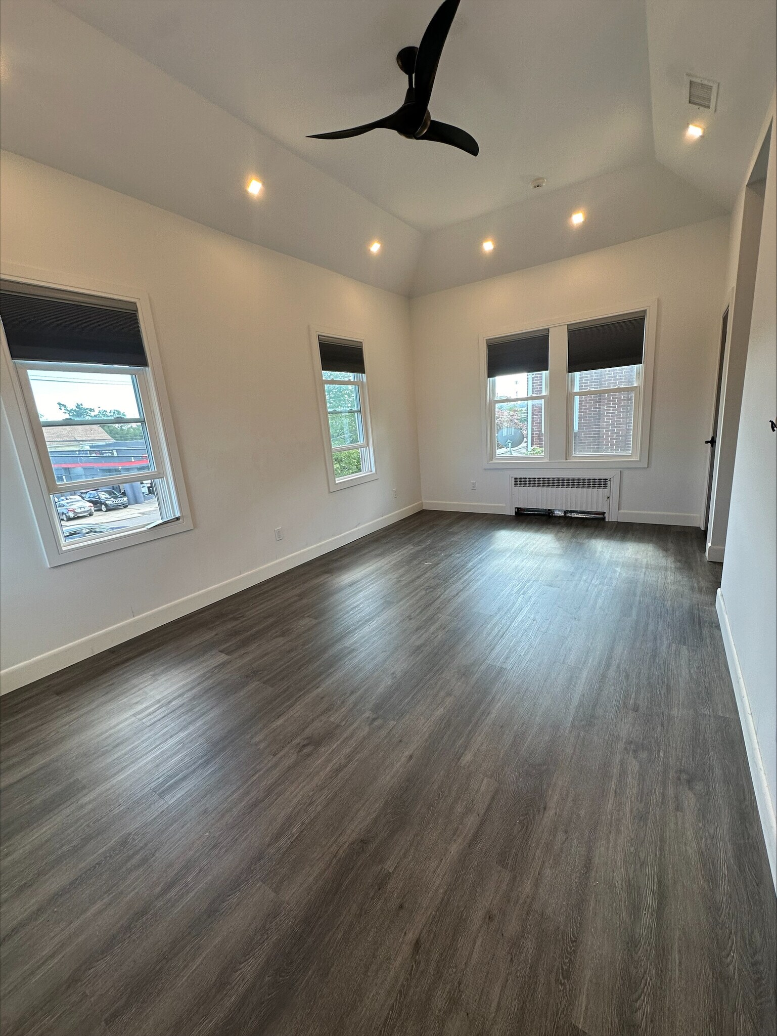 1 Burnside Ave, Lawrence, NY for lease Primary Photo- Image 1 of 2