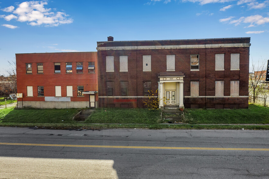 1221 Clinton St, Buffalo, NY à vendre - Photo du bâtiment - Image 1 de 1