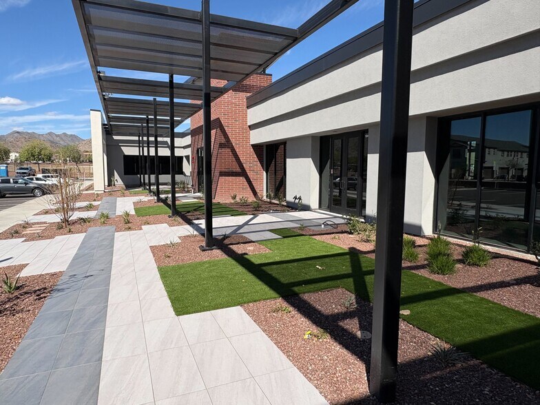 20700 W Thomas Rd, Buckeye, AZ à louer - Photo du bâtiment - Image 3 de 10