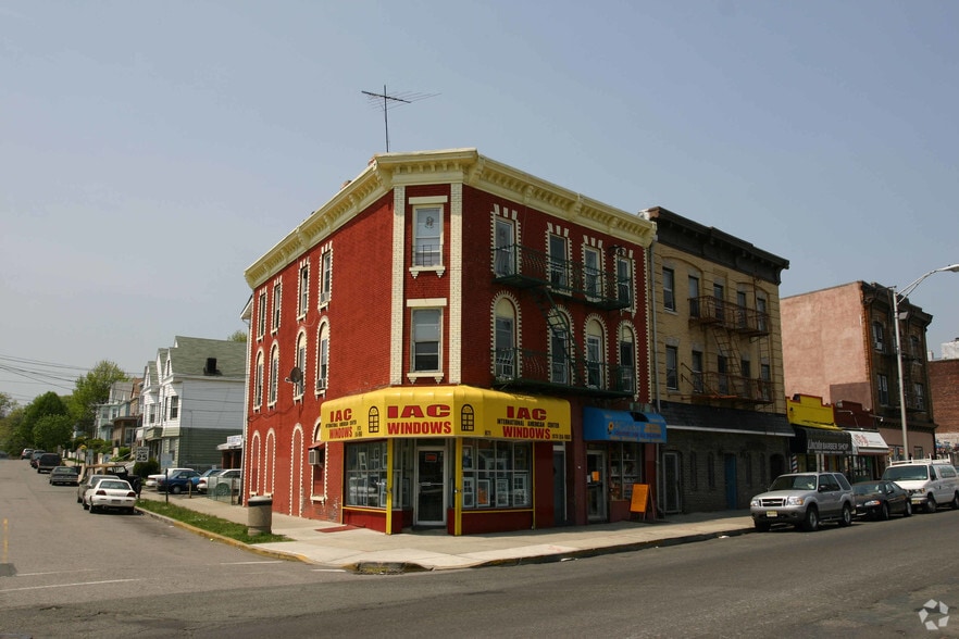 871-875 Main Ave, Passaic, NJ for lease - Primary Photo - Image 1 of 4