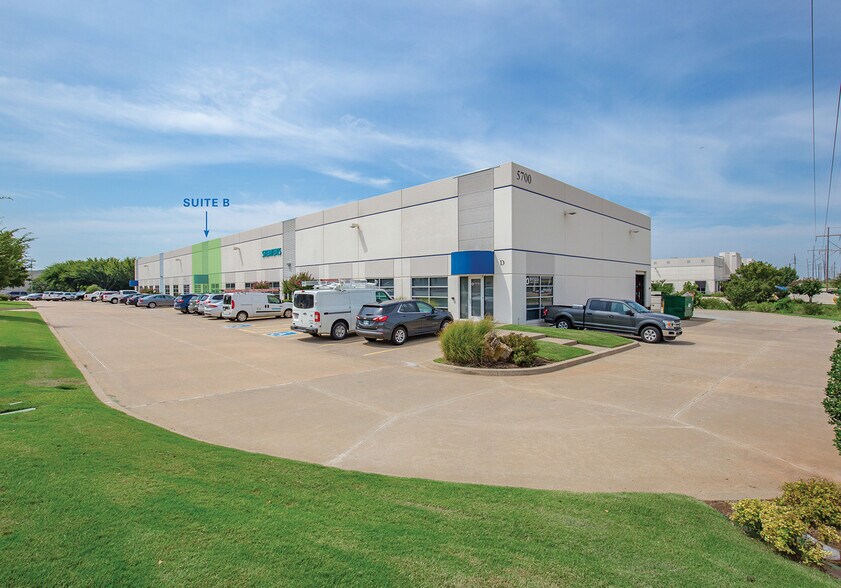 5700 SW 36th St, Oklahoma City, OK à louer - Photo du bâtiment - Image 2 de 5