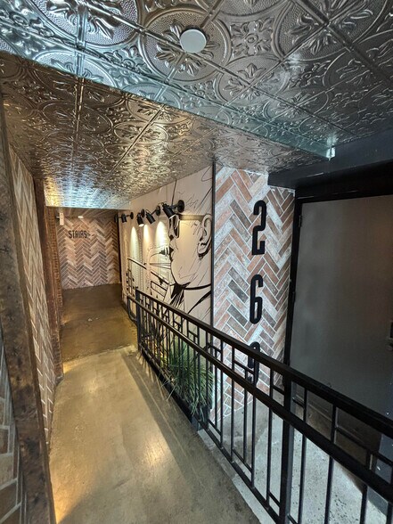 269-271 Meserole St, Brooklyn, NY for lease - Building Photo - Image 2 of 9