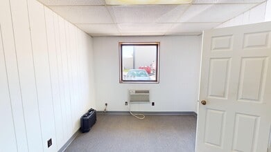 28039 W Commercial Ave, Lake Barrington, IL for lease Interior Photo- Image 2 of 17