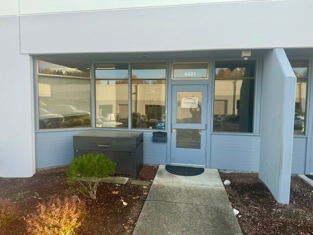 4487-4497 S 134th Pl, Tukwila, WA à louer - Photo du bâtiment - Image 2 de 4