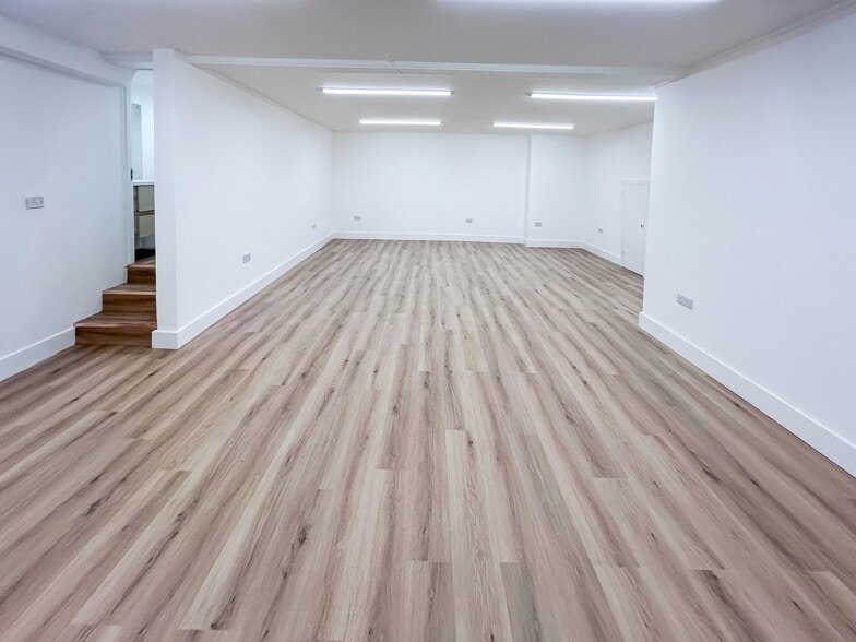 11B Wardour Mews, London for lease - Interior Photo - Image 3 of 8